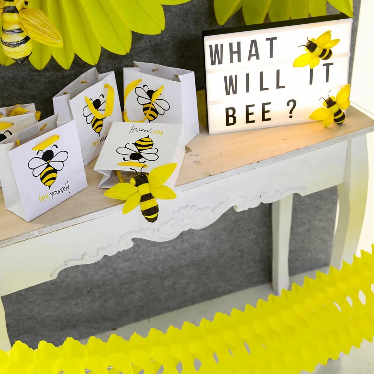 Decoración De Animales|Decoración De Primavera>DecoWoerner Abejas Decorativas 10-14 Cm, 5 Piezas amarillo