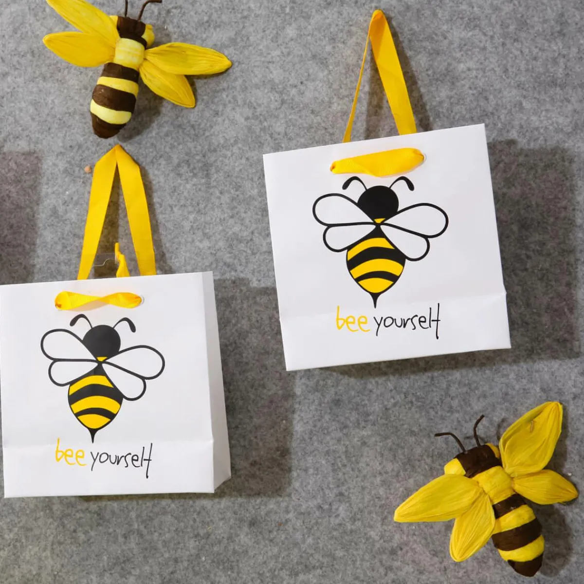 Decoración De Animales|Decoración De Primavera>DecoWoerner Abejas Decorativas 10-14 Cm, 5 Piezas amarillo