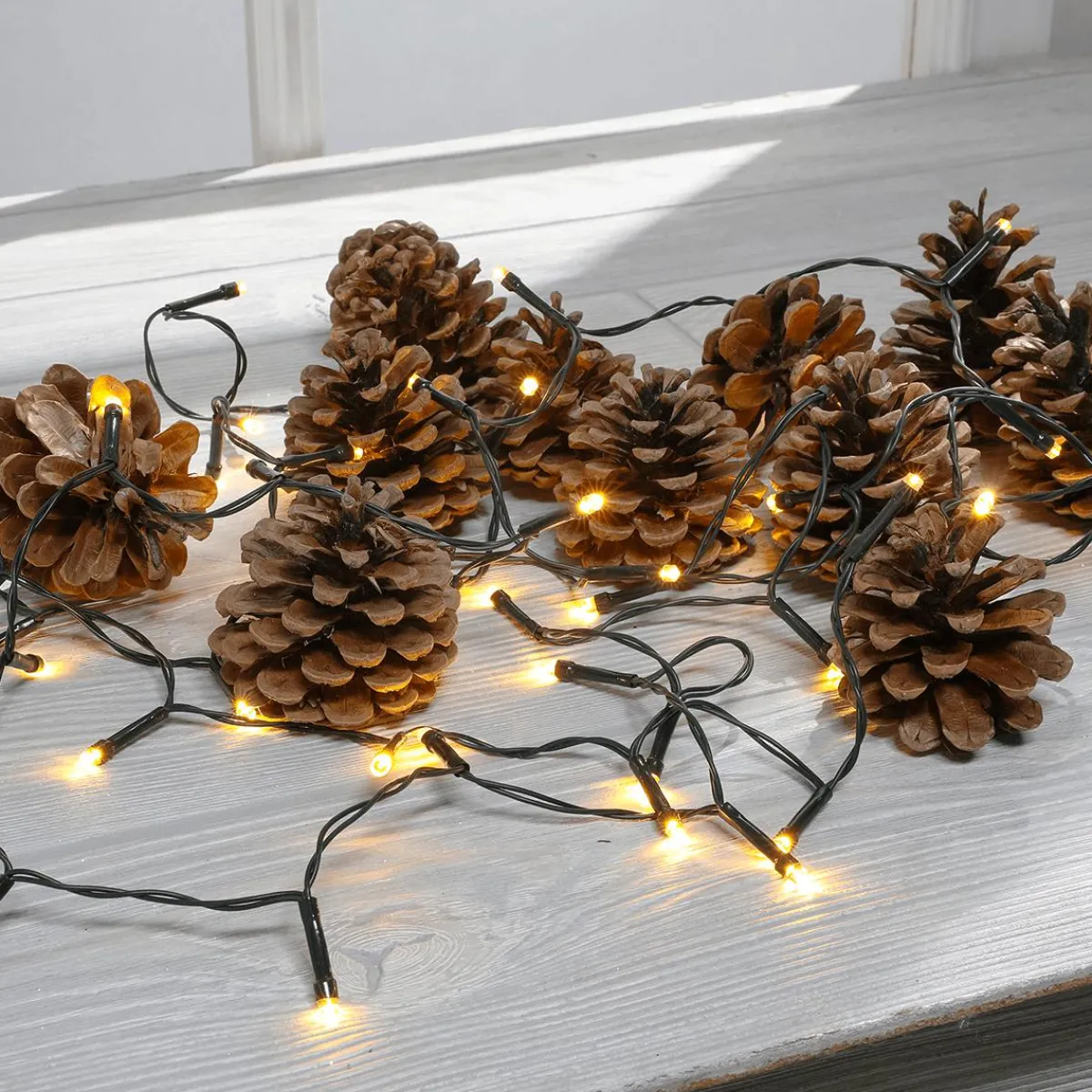 Decoración Dispersa>DecoWoerner Artículos Para Dispersar Conos De Pino, Aprox. 50 Piezas marrón