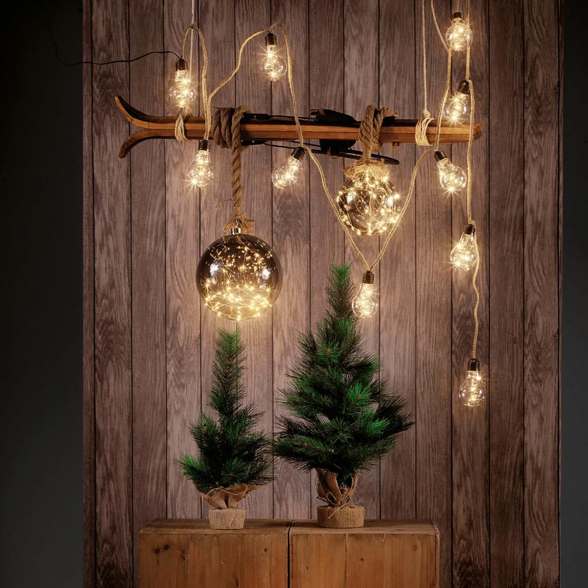 Luces De Navidad>DecoWoerner Bola Micro LED Con Batería, Ø 14 Cm negro