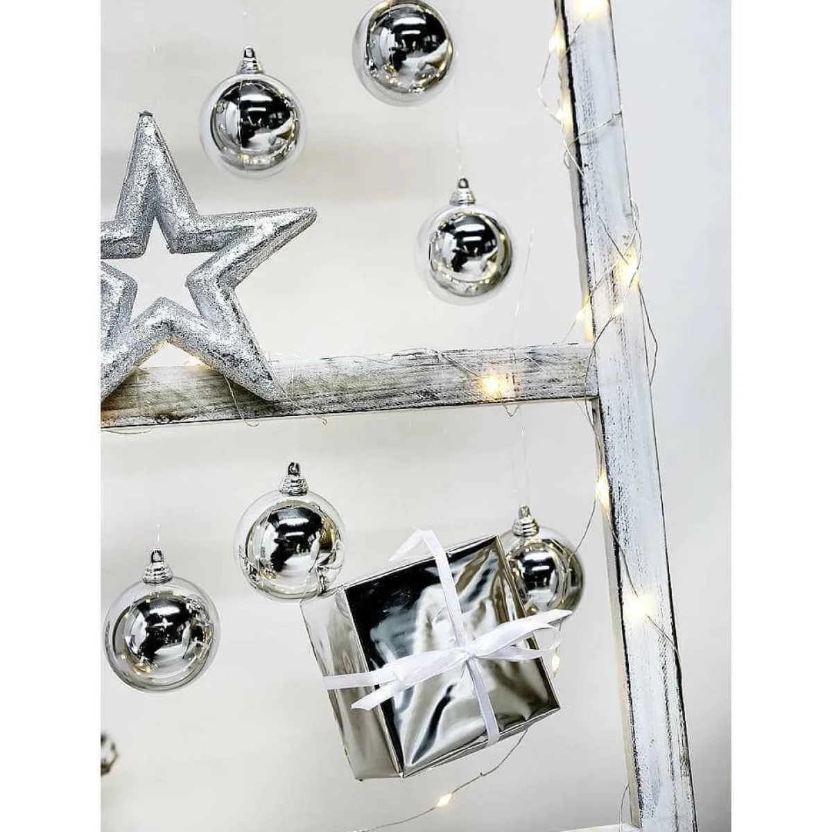 Bolas De Navidad>DecoWoerner Bolas De Navidad De Plástico Plateado Brillante, 6 Cm Ø - 24 Piezas plata