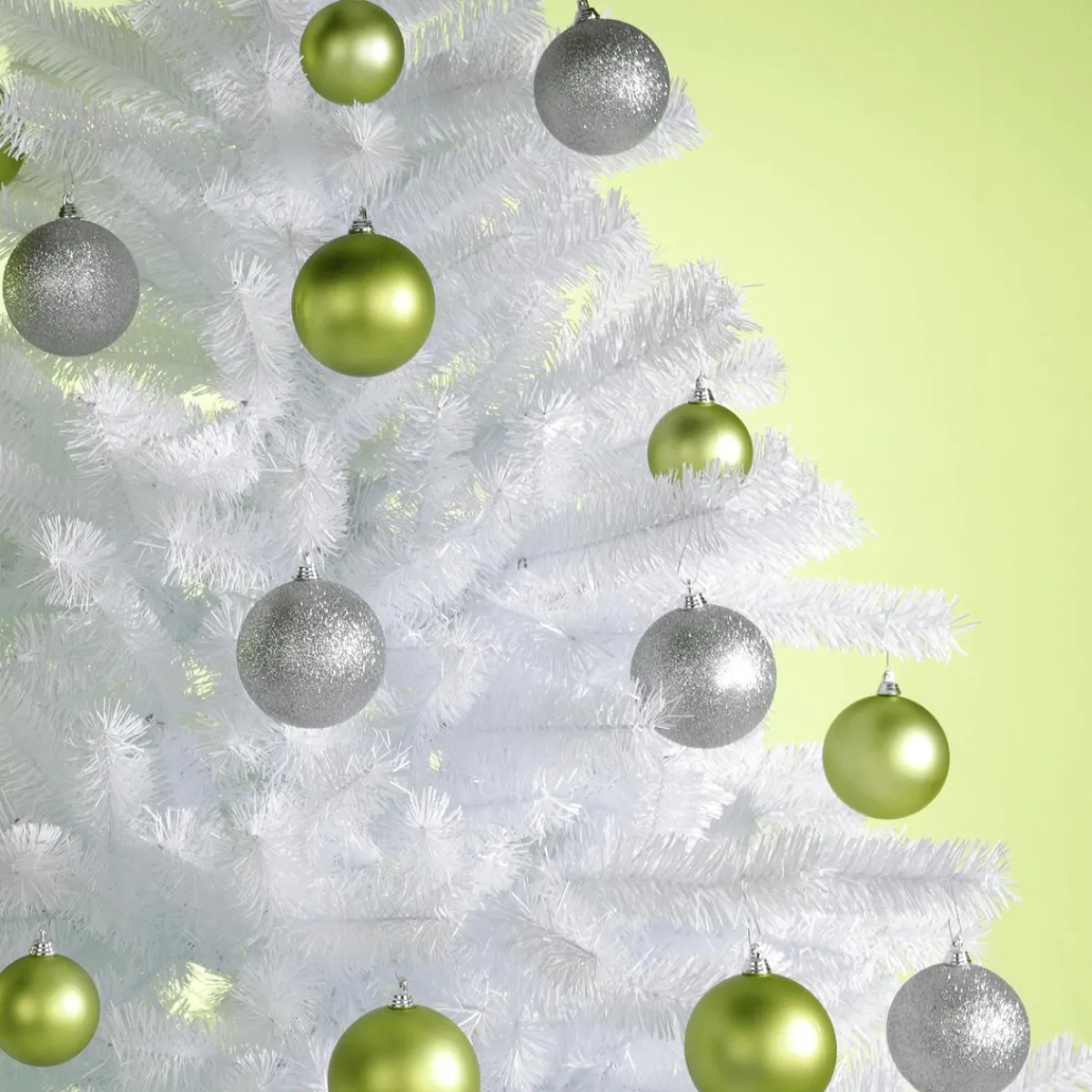 Bolas De Navidad>DecoWoerner Bolas De Navidad De Plástico Lima Mate, Ignífugo, 6 Cm Ø - 24 Piezas verde