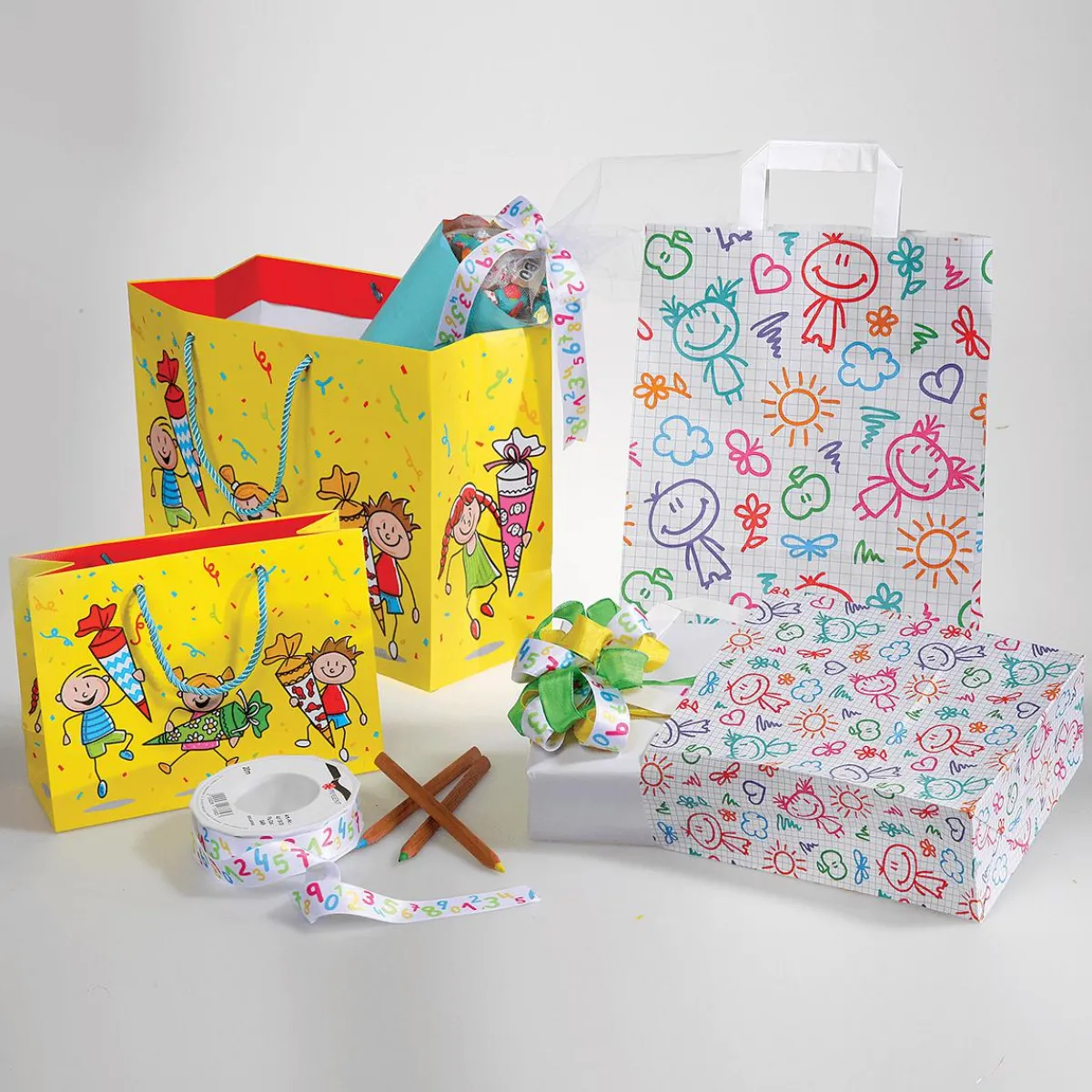 Bolsas De Regalo Y Bolsas Portátiles|Decoración Temática>DecoWoerner Bolsa De Papel "Feliz", 26 X 35 X 11 Cm multicolor