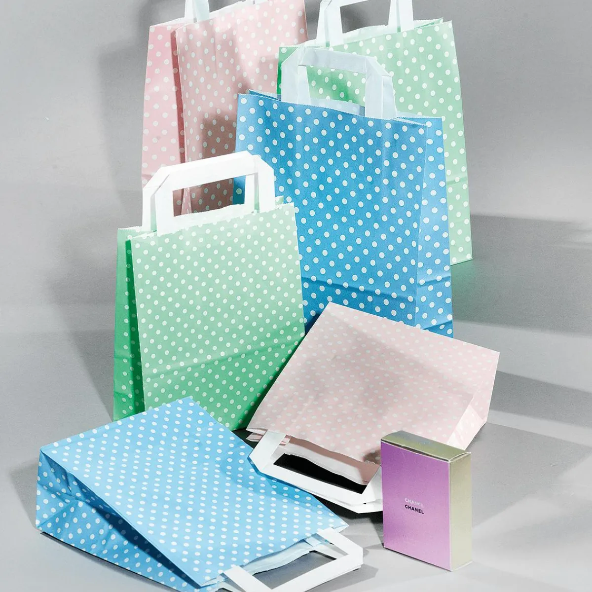 Bolsas De Regalo Y Bolsas Portátiles>DecoWoerner Bolsa De Papel Kraft "Puntitos" 22 X 18 Cm, Pastel azul