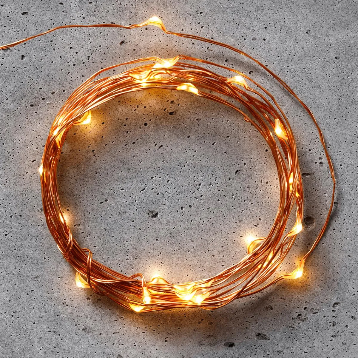 Luz Decorativa>DecoWoerner Cadena De Luces LED Con Alambre Con Baterías Para Interiores, 50 LED, 5 M marrón