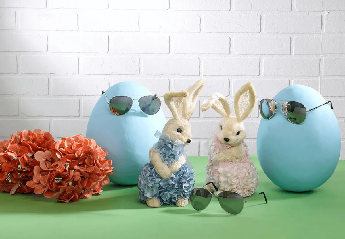 Decoración De Animales|Decoración De Pascua>DecoWoerner Conejo De Pascua Decorativo De Espuma Dura Y Sisal Con Vestido De Hortensias 30 Cm azul