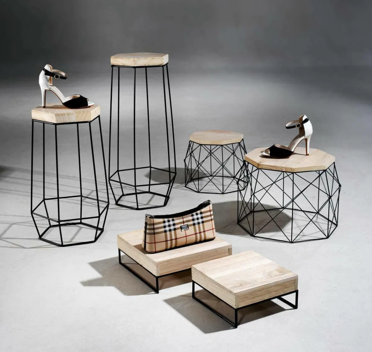 Expositores Para Tiendas|Decoración Natural>DecoWoerner Conjunto De 2 Mesas Auxiliares "Hexágono" negro