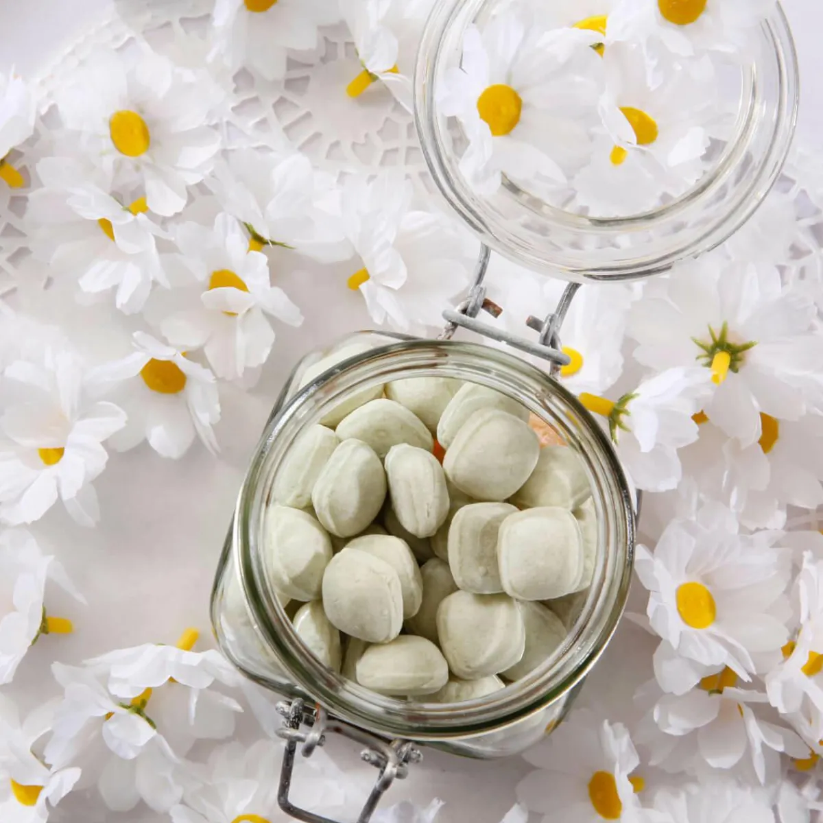 Decoración Dispersa|Decoración De Primavera>DecoWoerner Flores De Margaritas Decorativas, 72 Piezas blanco