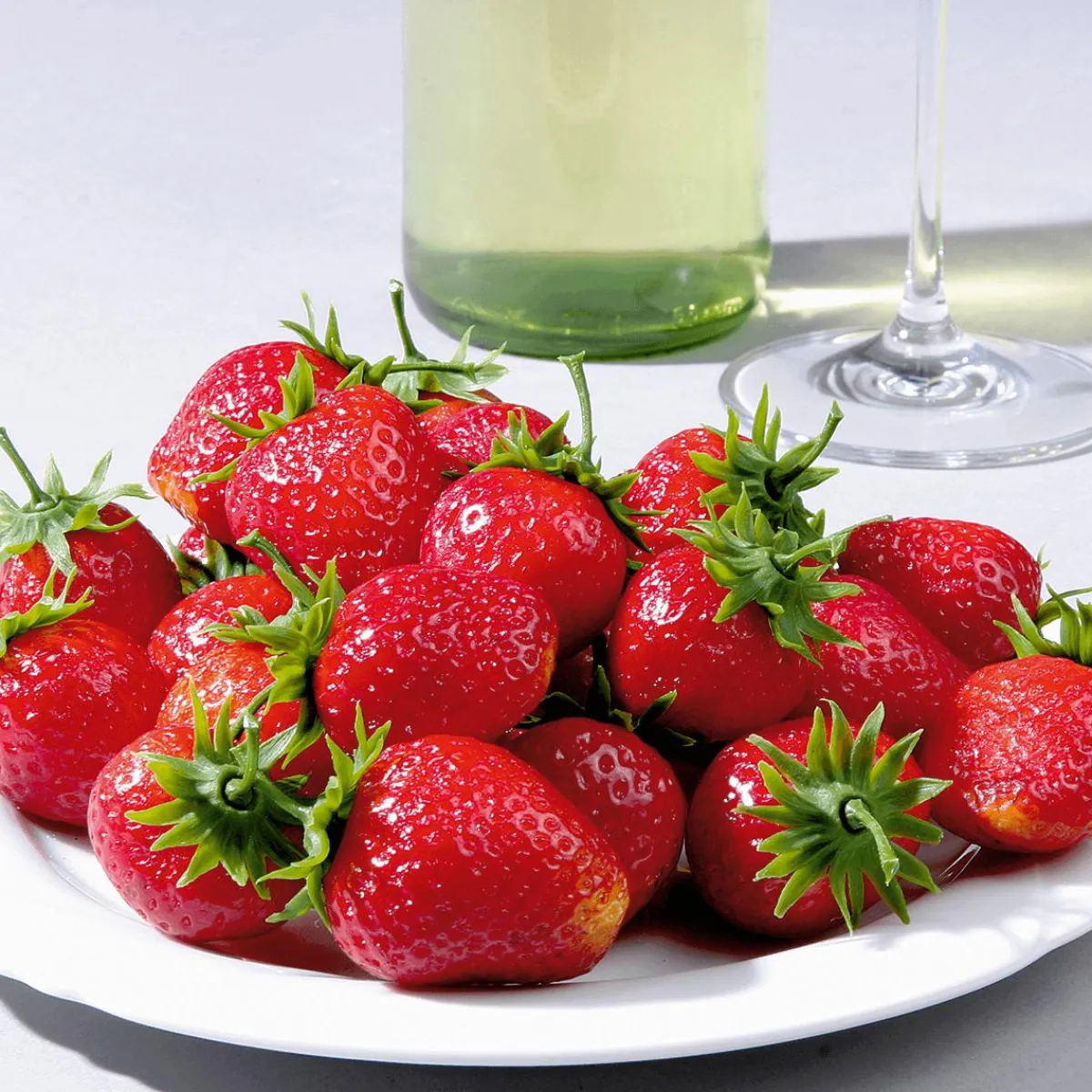 Frutas>DecoWoerner Fresas Alimentos De Imitación 24 Piezas rojo