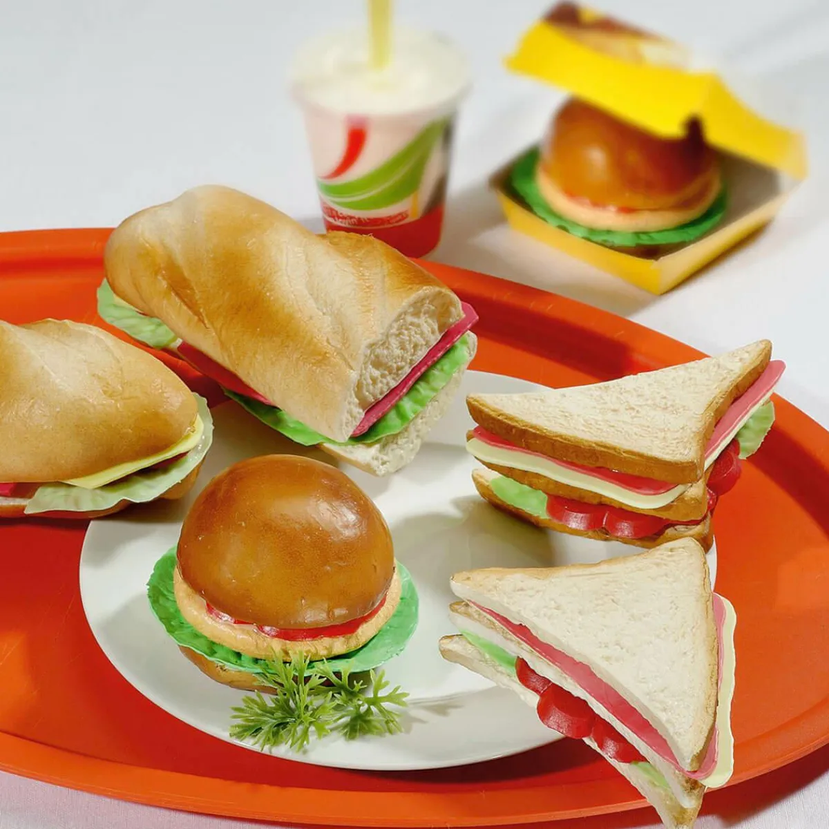 Platos Y Comida Rápida>DecoWoerner Hamburguesas Alimento De Imitación 11 Cm Ø marrón