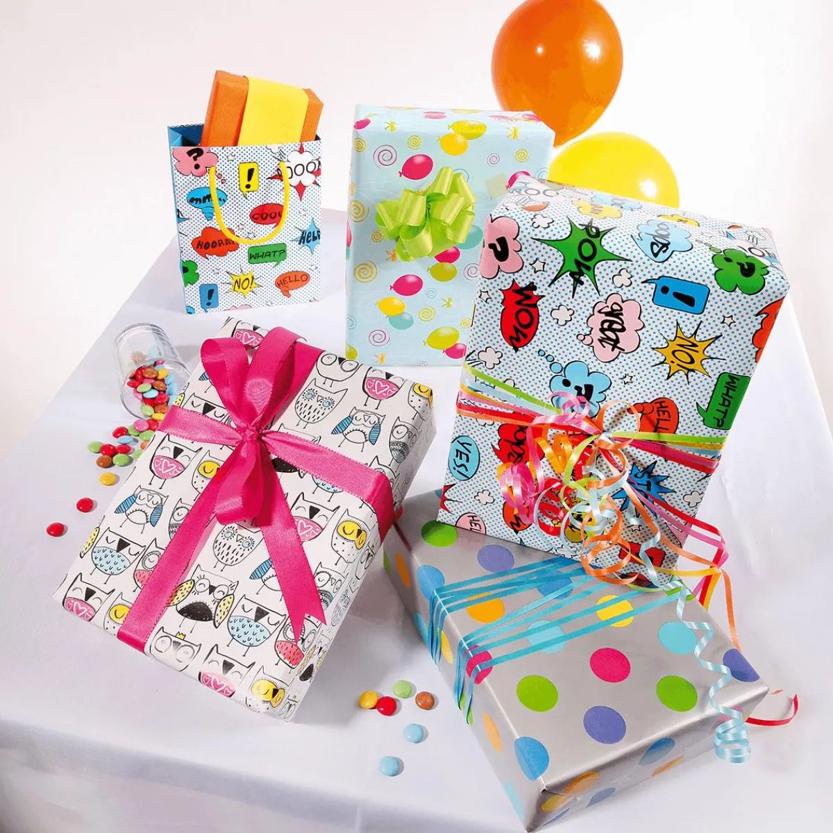 Papel De Regalo|Go Green - Envoltorio Para Regalo Ecológico>DecoWoerner Papel De Envolver Sostenible, Plateado Y Con Puntos De Colores - Bobina De Papel De Envolver De 50 M plata