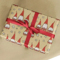 Papel De Regalo|Go Green - Envoltorio Para Regalo Ecológico>DecoWoerner Papel Kraft Reciclado Con Amigo Invisible Rojo Y Estrellas Blancas - Bobina De Papel De Regalo De 50 M marrón