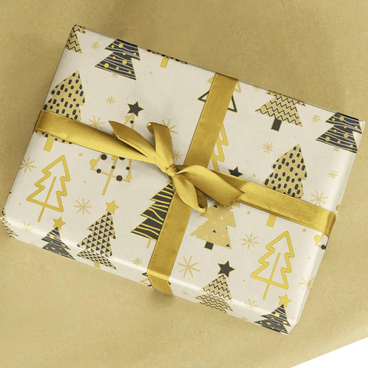 Papel De Regalo|Go Green - Envoltorio Para Regalo Ecológico>DecoWoerner Papel Kraft Reciclado Con árboles De Navidad En Beige, Negro Y Dorado - Bobina De Papel De Regalo De 50 M marrón