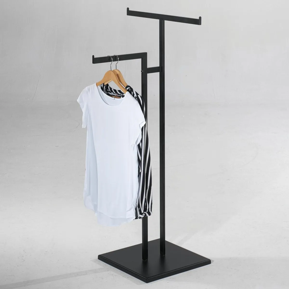 Percheros>DecoWoerner Perchero Metálico NOVUS, 2 Brazos, 138 Cm negro