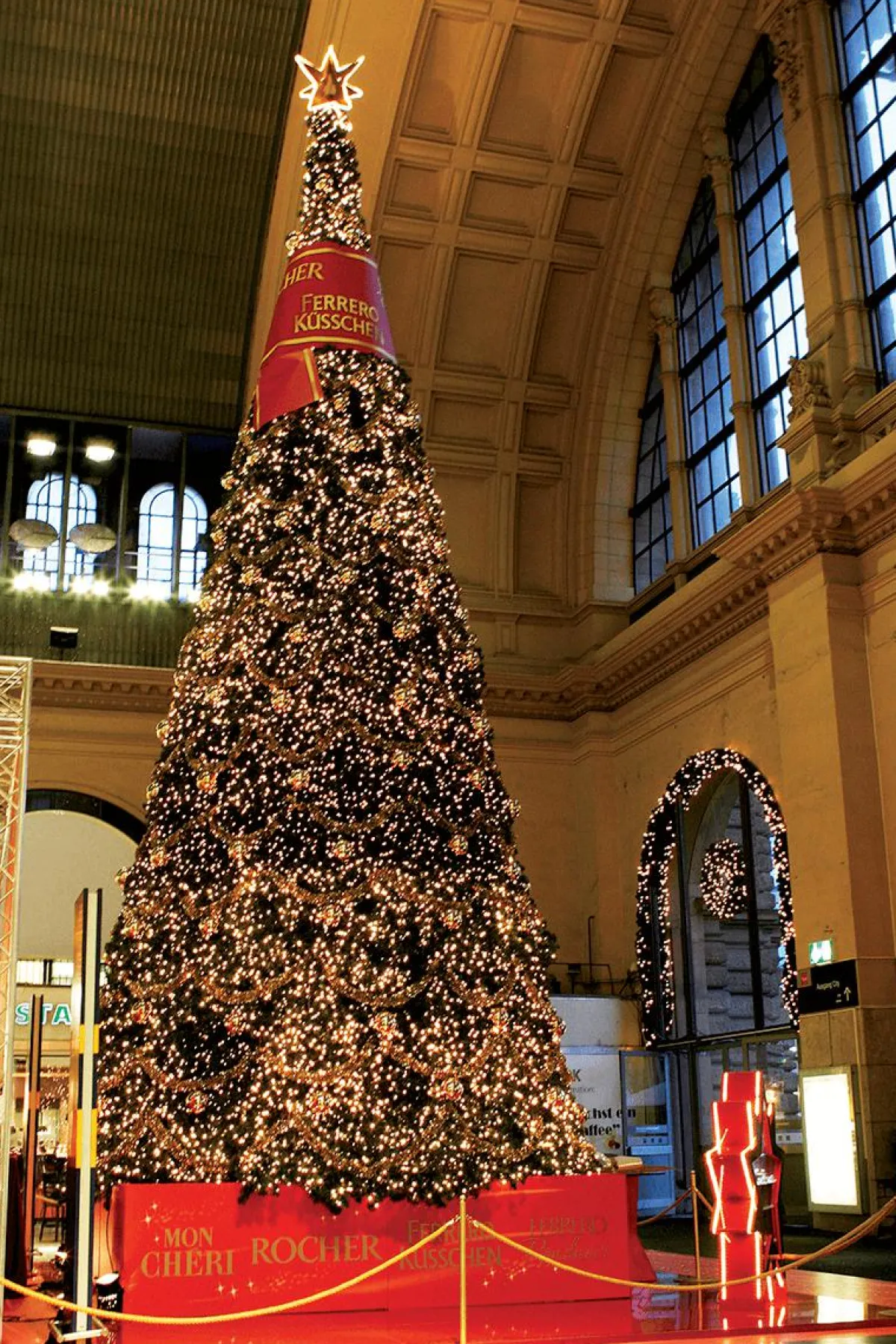 Árboles Gigantescos>DecoWoerner Árbol Gigante Con Iluminación LED, Interiores, Altura 440 Cm verde