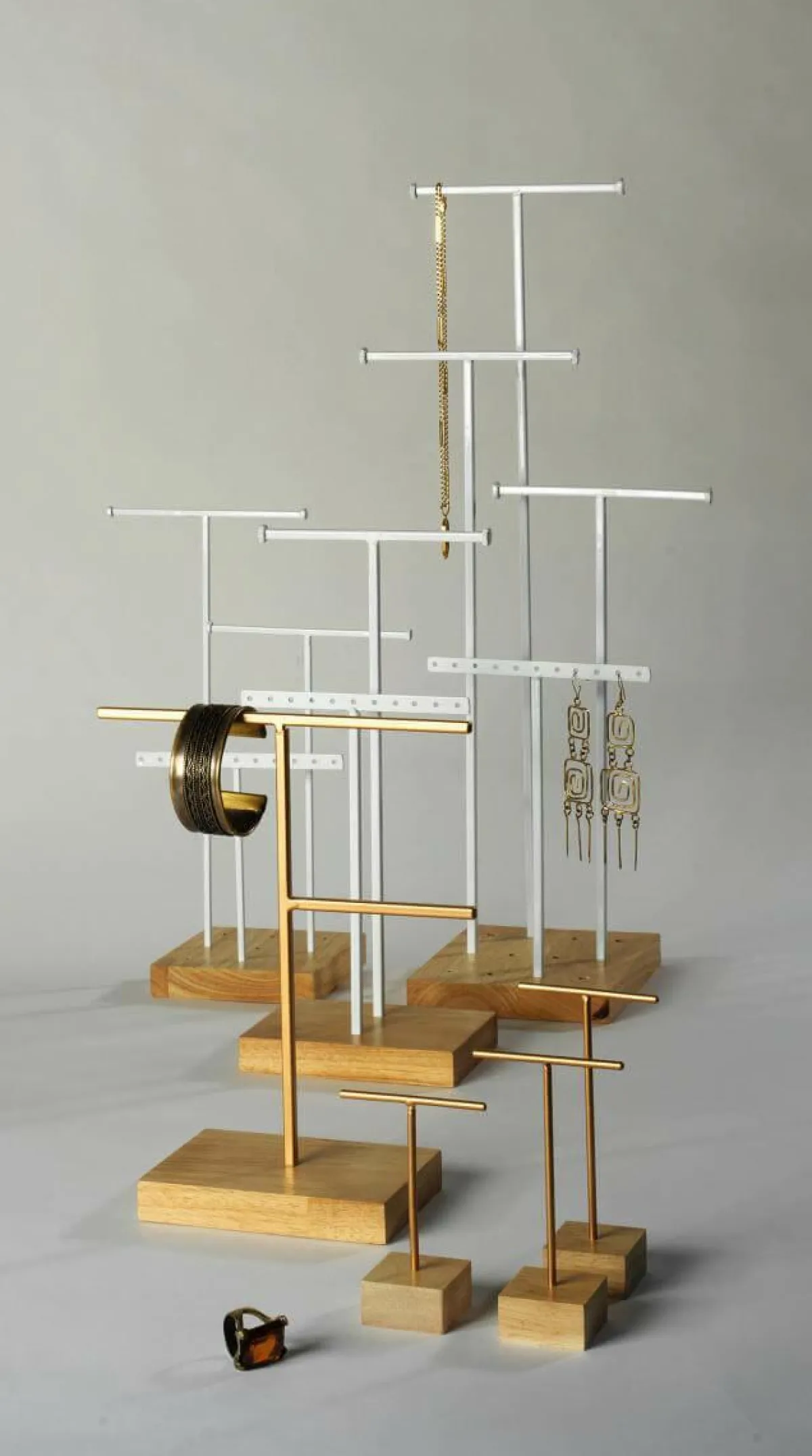 Expositores Para Tiendas>DecoWoerner Soporte De Joyería, Expositor En Forma De T 3 Piezas, Altura 28 Cm blanco