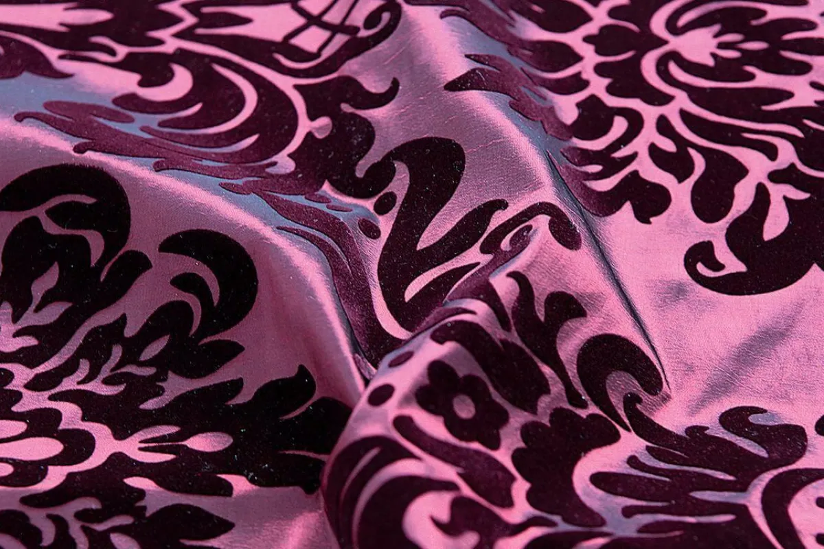 Telas>DecoWoerner Tafetán Con Flocado De Terciopelo, Anchura: 145 Cm, Color Burdeos rojo